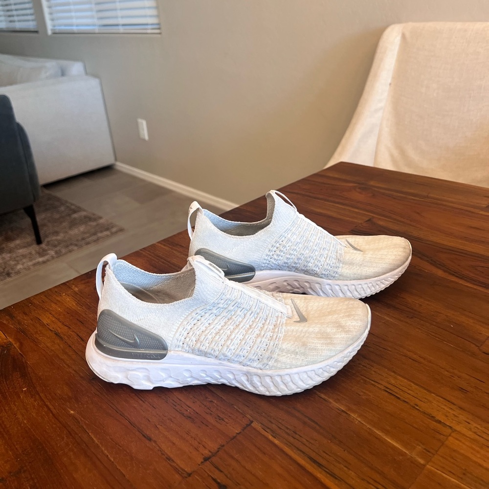 NIKE
Women's React Phantom Run Fly knit 2 Running Sneakers